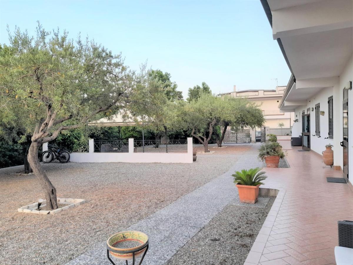 B&B Il Giardino Di Zefiro Gioiosa Marea Exteriör bild