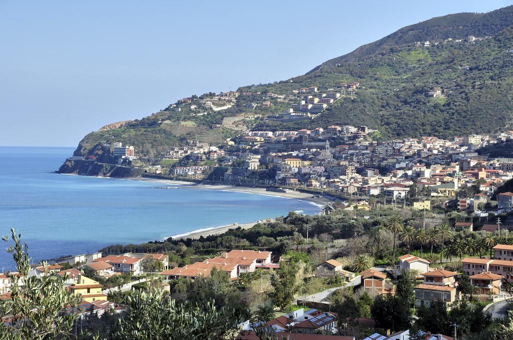 B&B Il Giardino Di Zefiro Gioiosa Marea Exteriör bild