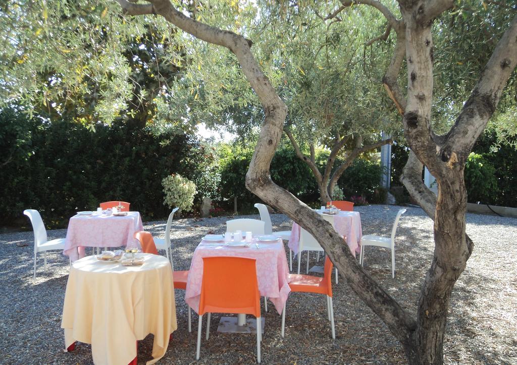 B&B Il Giardino Di Zefiro Gioiosa Marea Exteriör bild