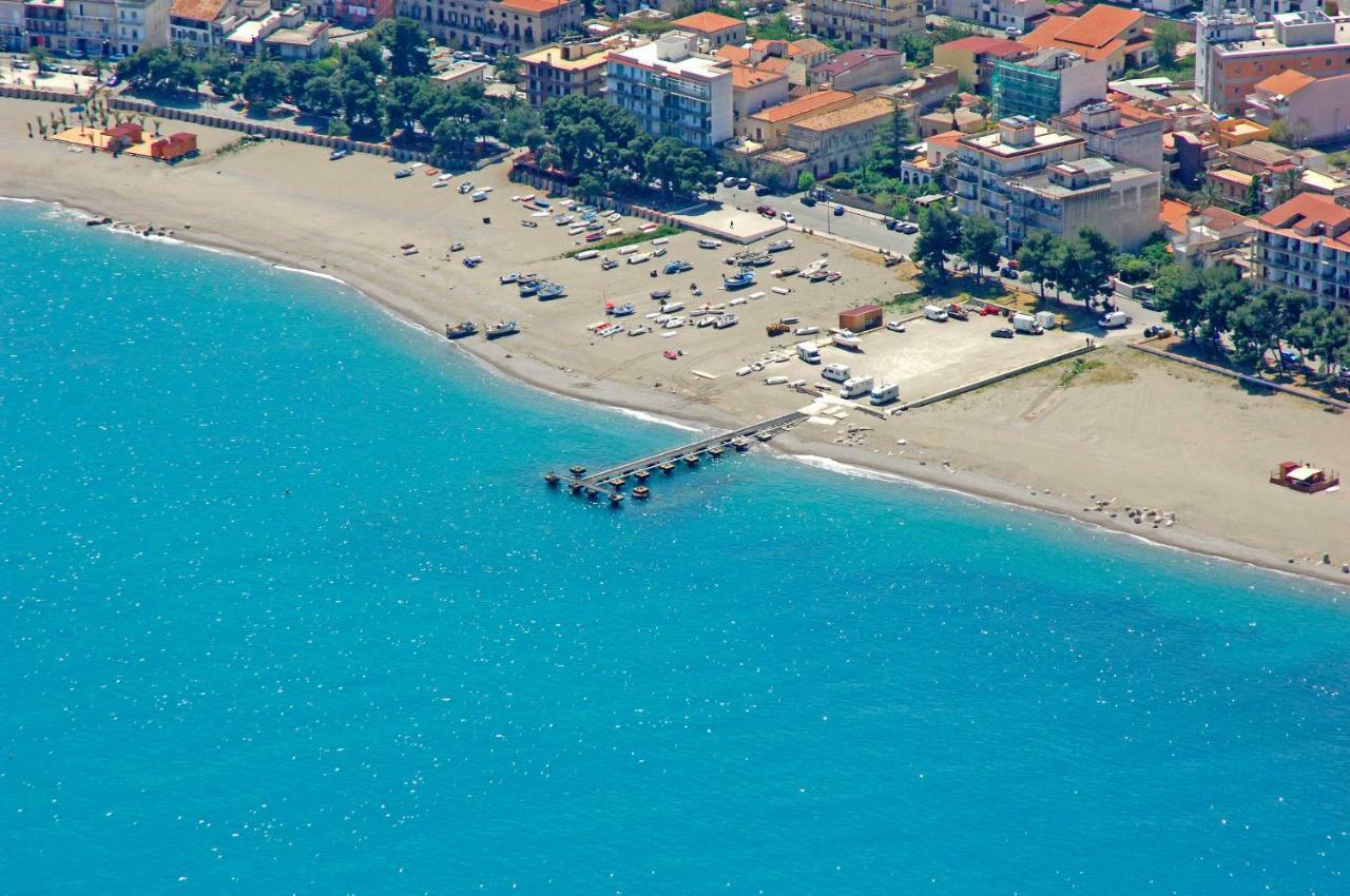 B&B Il Giardino Di Zefiro Gioiosa Marea Exteriör bild